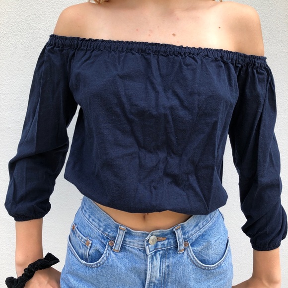 Brandy Melville over the shoulder top - Picture 2 of 3